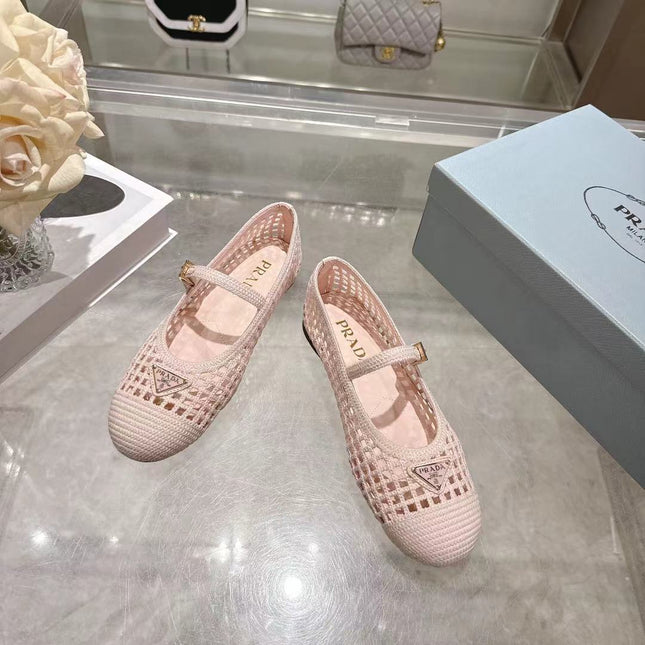 PRADA 26S LOGO PLAQUE MARY JANE FLATS IN LIGHT PINK WOVEN FIBER