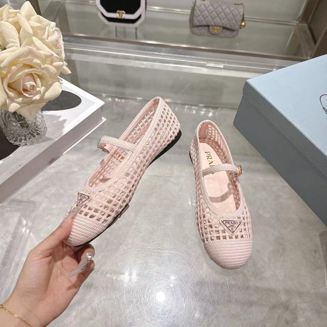 PRADA 26S LOGO PLAQUE MARY JANE FLATS IN LIGHT PINK WOVEN FIBER