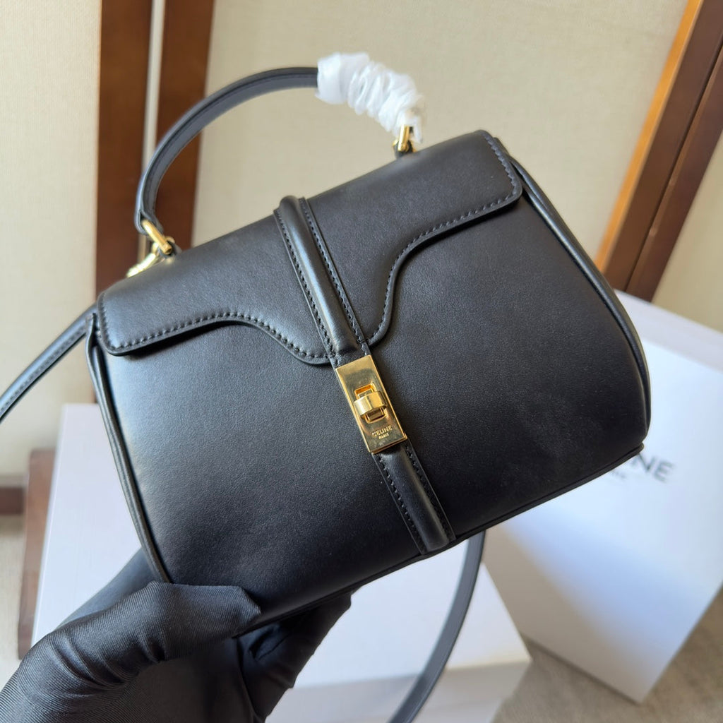 CLASSIQUE BAG 17 IN BLACK CALFSKIN GOLD HARDWARE