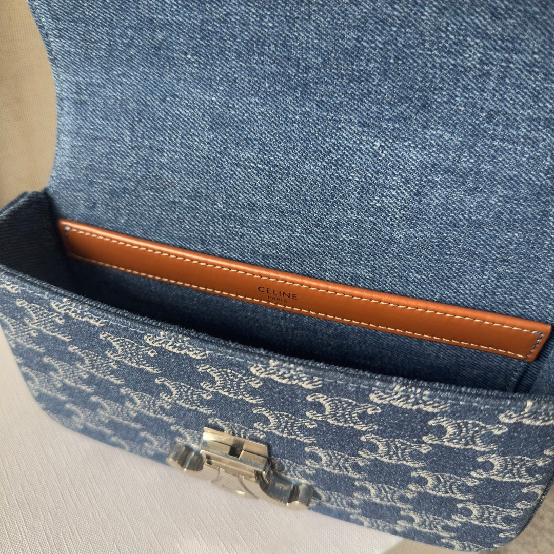 CHAIN SHOULDER BAG CLAUDE 20 IN BAYOUX BLUE TRIOMPHE DENIM SILVER HARDWARE