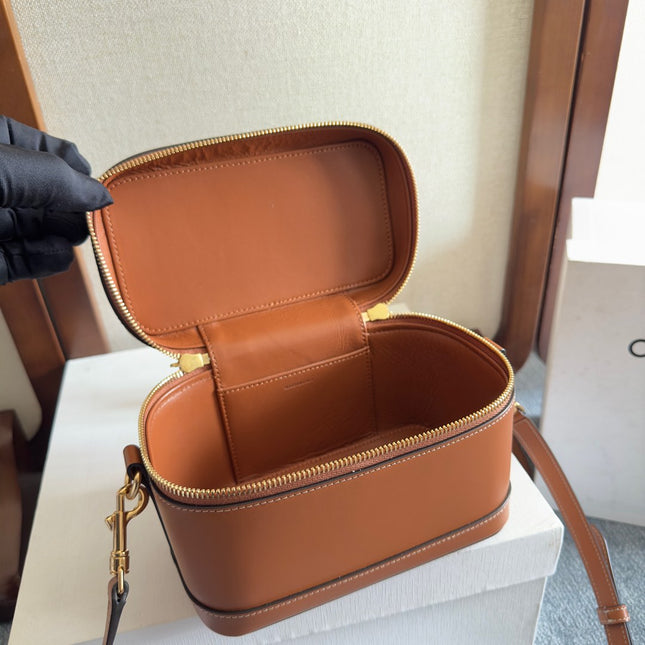 VANITY 18 IN SADDLE BROWN SMOOTH CALFSKIN GOLD HARDWARE