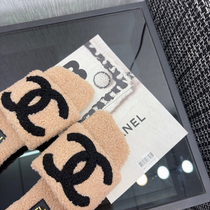 CHANEL 26S SLIDE SANDALS IN BLACK AND BEIGE SHEARLING SQUARE TOE