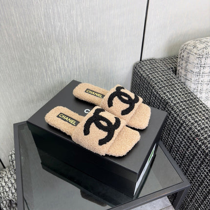 CHANEL 26S SLIDE SANDALS IN BLACK AND BEIGE SHEARLING SQUARE TOE