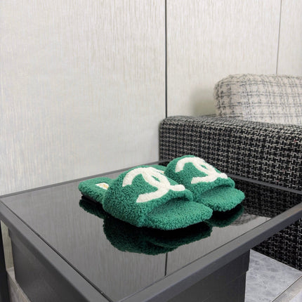 CHANEL 26S SLIDE SANDALS IN GREEN AND WHITE SHEARLING SQUARE TOE