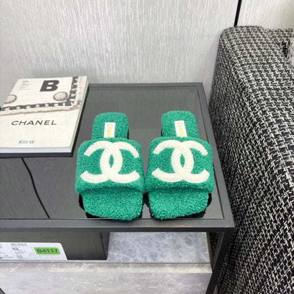 CHANEL 26S SLIDE SANDALS IN GREEN AND WHITE SHEARLING SQUARE TOE