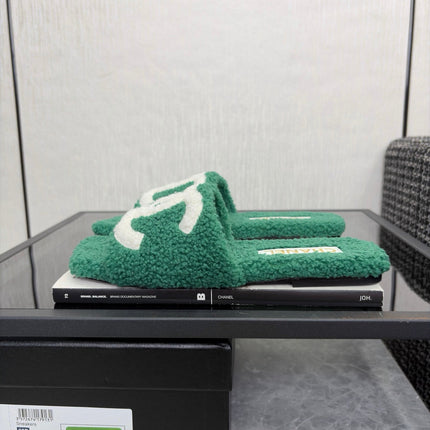 CHANEL 26S SLIDE SANDALS IN GREEN AND WHITE SHEARLING SQUARE TOE