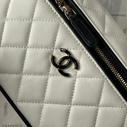 CHANEL 26S VANITY BAG 19 IN WHITE QUILTED LAMBSKIN SILVER HARDWARE