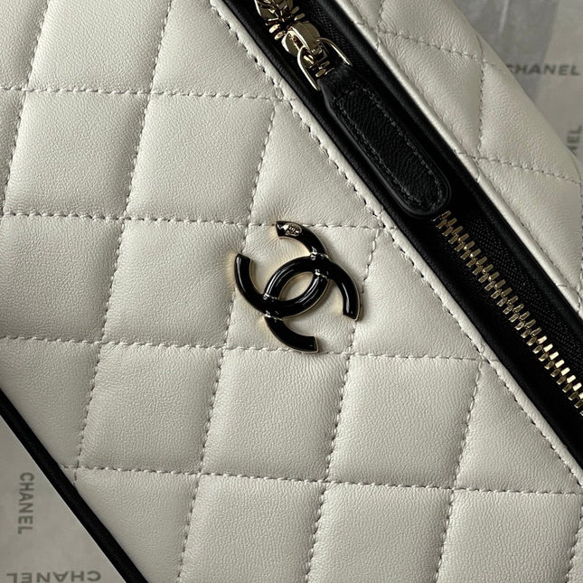 CHANEL 26S VANITY BAG 19 IN WHITE QUILTED LAMBSKIN SILVER HARDWARE