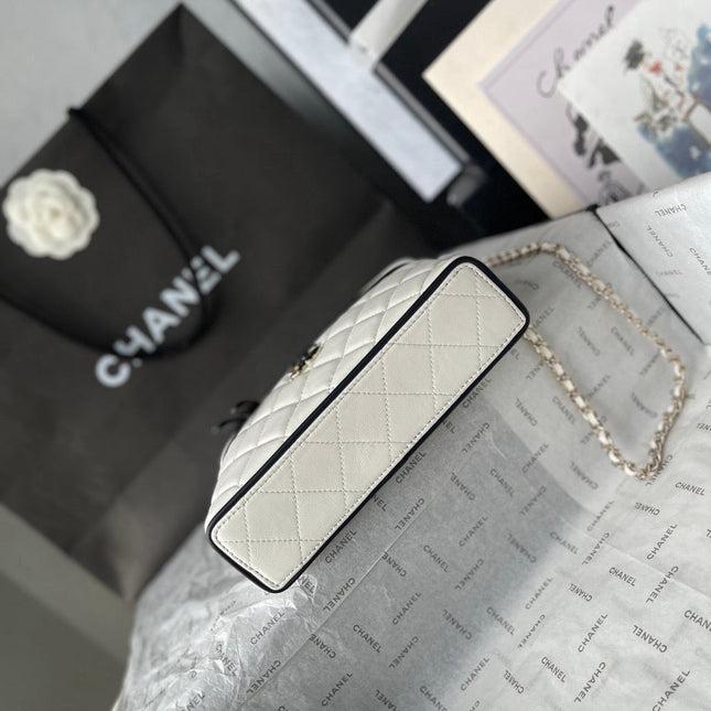 CHANEL 26S VANITY BAG 19 IN WHITE QUILTED LAMBSKIN SILVER HARDWARE