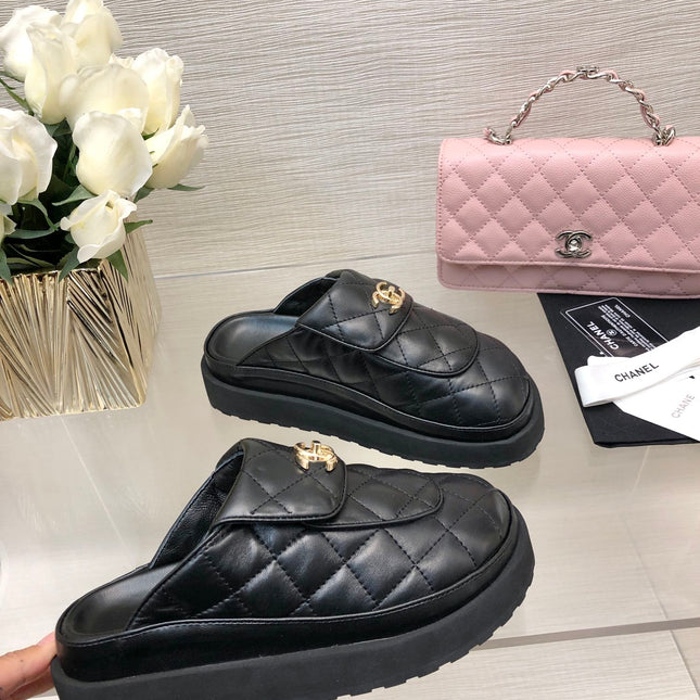 CC TURNLOCK FLAP MULES BLACK LAMBSKIN