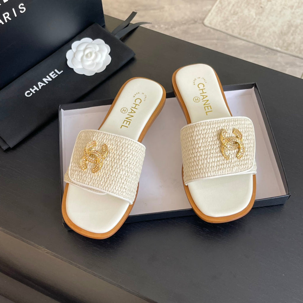 CC Logo Mule Sandal 10mm White Lambskin 610370