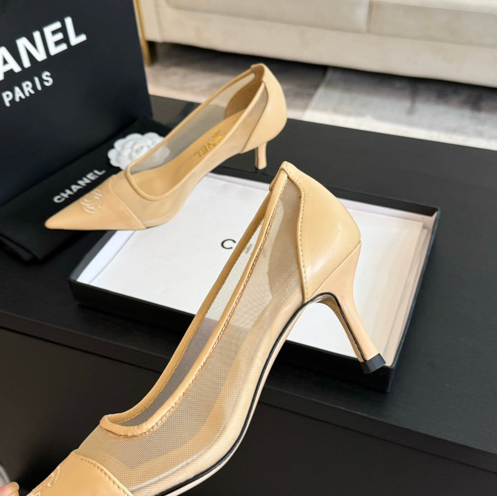 MESH LOGO HEELS IN BEIGE LAMBSKIN