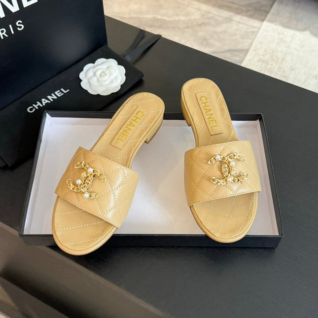 SLIPPERS BEIGE CREAM QUILTED LAMBSKIN