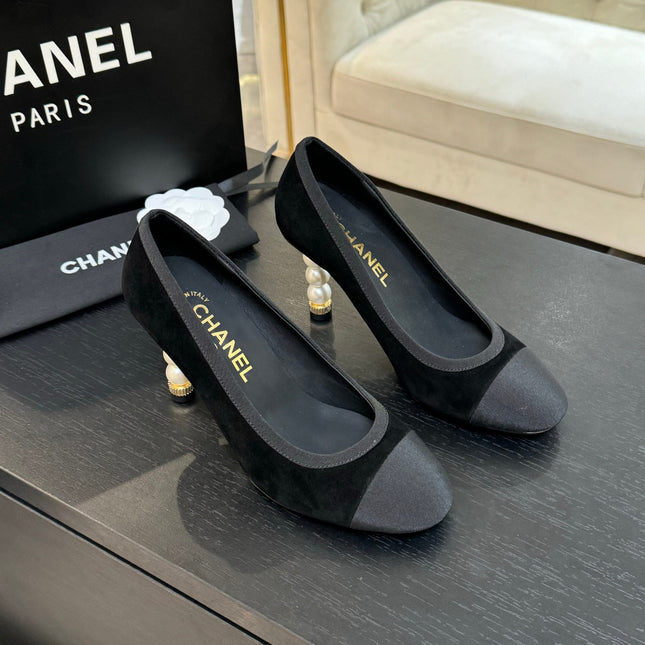 CHANEL 25S PUMP 85MM IN BLACK SUEDE AND FABRIC PEARL ACCENTS