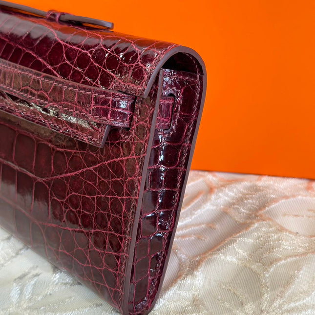 KELLY CUT 31 IN SANGRIA PURPLE SHINNY ALLIGATOR LEATHER WITH SILVER HARDWARE