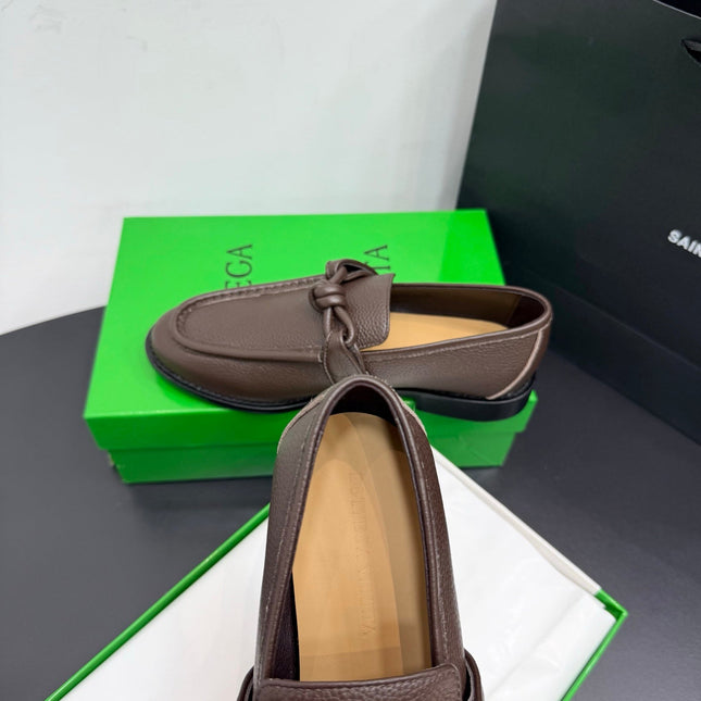 BOTTEGA VENETA 26S LOAFERS IN BROWN GRAINED CALFSKIN