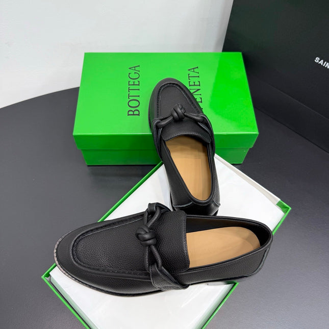 BOTTEGA VENETA 26S LOAFERS IN BLACK GRAINED CALFSKIN