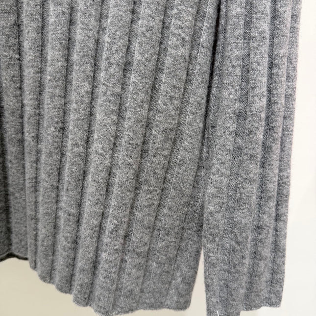 MIUMIU V-NECK SWEATER STYLE 761