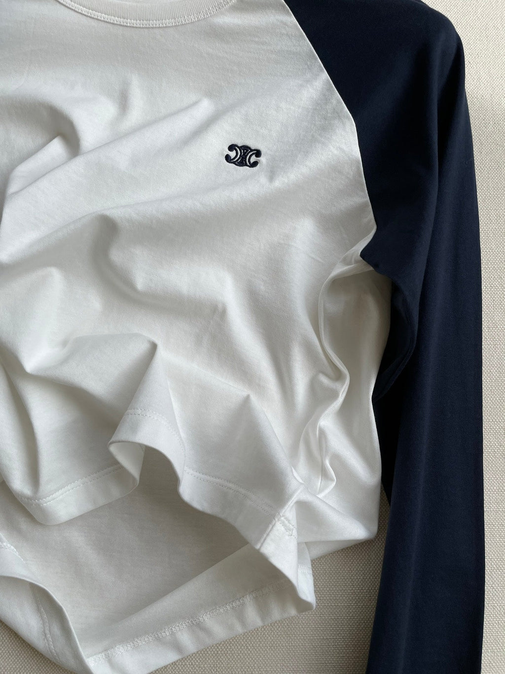 CELINE 26S CROPPED LONG-SLEEVE T-SHIRT 438