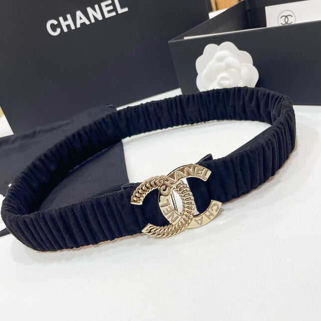 DOUBLE CC 30MM STRETCH BELT IN BLACK SUEDE WITH GOLD CHAIN BUCKLE CRYSTAL DETAIL