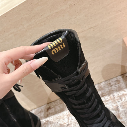 MIUMIU 25S ANKLE BOOTS IN BLACK SUEDE WITH SHEARLING