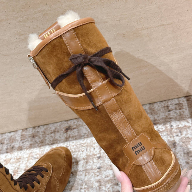 MIUMIU 25S ANKLE BOOTS IN CARAMEL BROWN SUEDE WITH SHEARLING