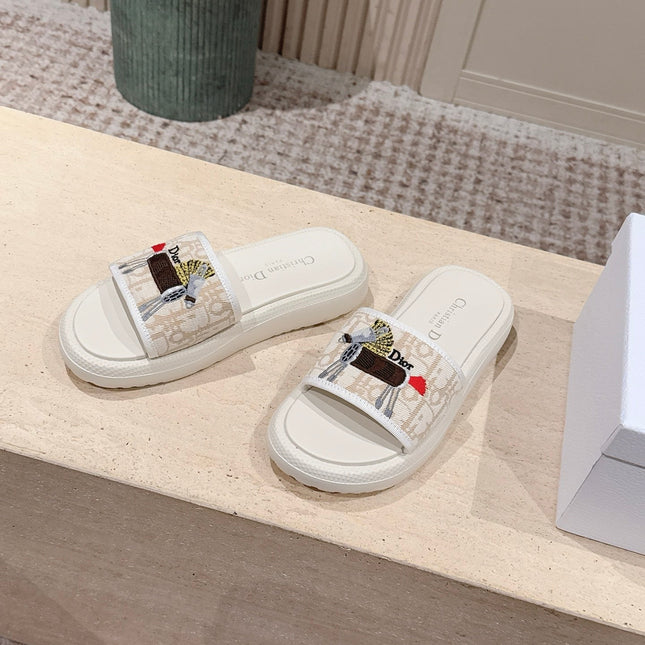 DIOR 26S SLIDE SANDALS IN BEIGE MONOGRAM EMBROIDERED CANVAS