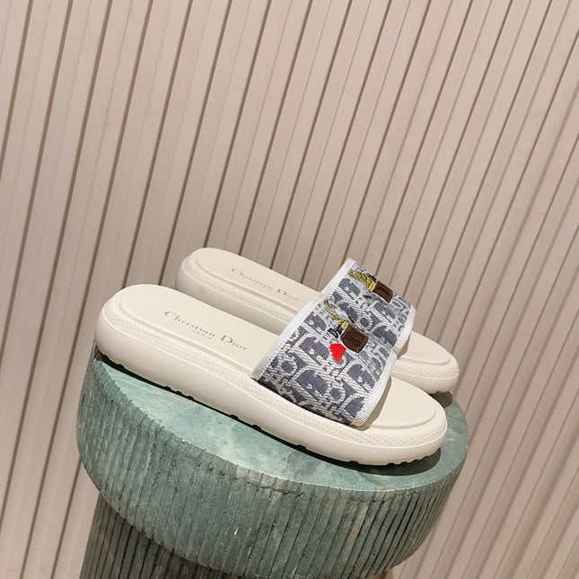 DIOR 26S SLIDE SANDALS IN WHITE MONOGRAM EMBROIDERED CANVAS