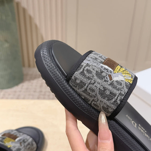 DIOR 26S SLIDE SANDALS IN GREY MONOGRAM EMBROIDERED CANVAS