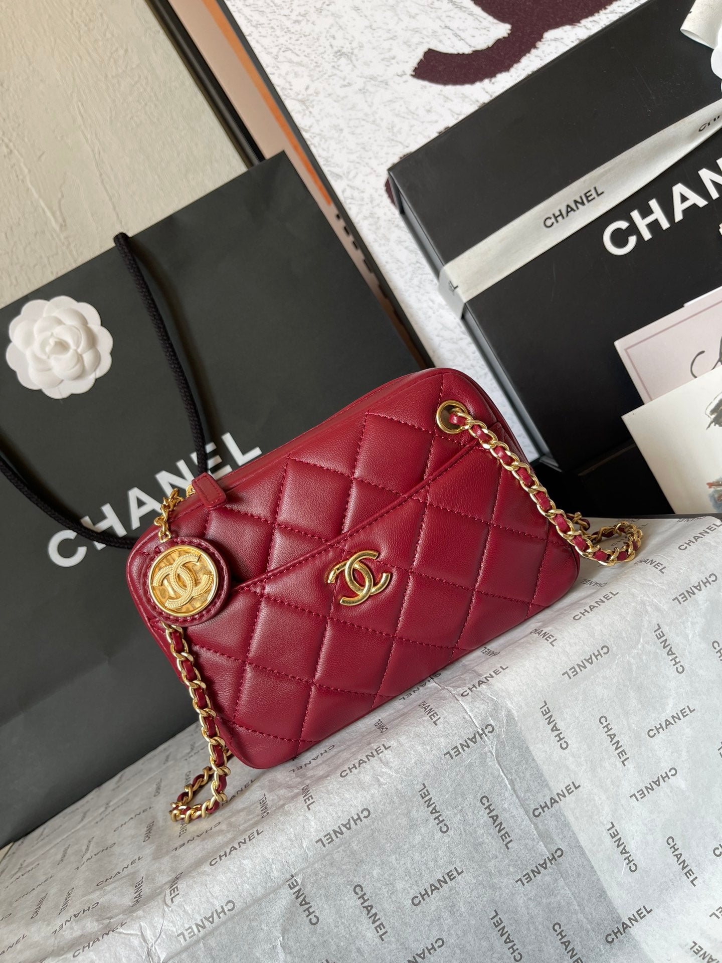 CAMERA BAG 18 IN RED QUILTED LAMBSKIN DOUBLE C GOLD COIN