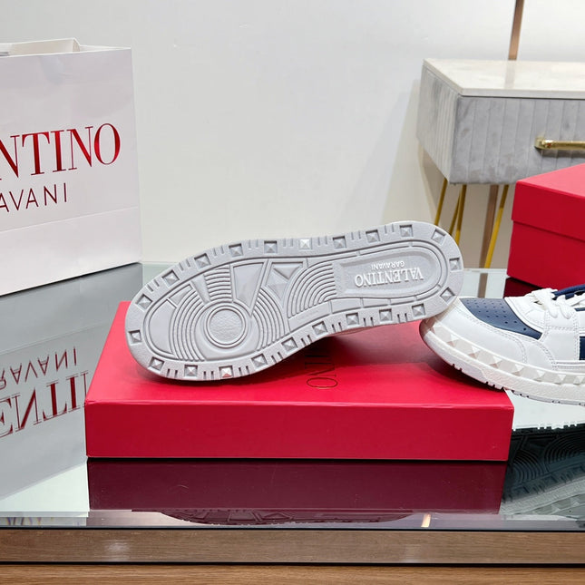 VALENTINO 25S GARAVANI FREEDOTS SNEAKERS IN WHITE MIX DARK NAVY BLUE LAMBSKIN