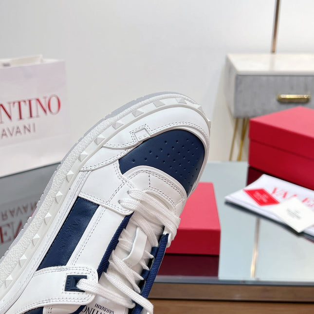 VALENTINO 25S GARAVANI FREEDOTS SNEAKERS IN WHITE MIX DARK NAVY BLUE LAMBSKIN