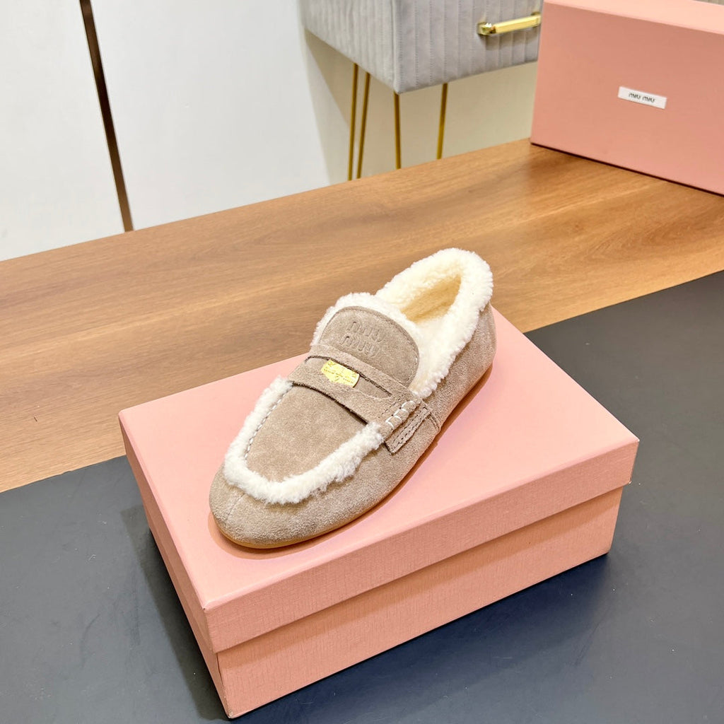 LOAFERS IN BEIGE SUEDE AND WHITE SHEARLING TRIM