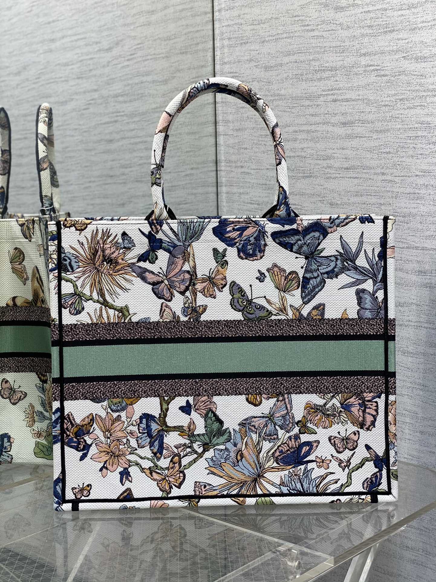 CD LARGE BOOK TOTE 41 IN COLORFUL EMBROIDERY