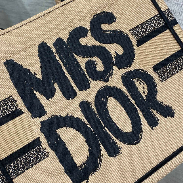 BOOK TOTE 26 BEIGE AND BLACK MISS GRAFFITI EMBROIDERY