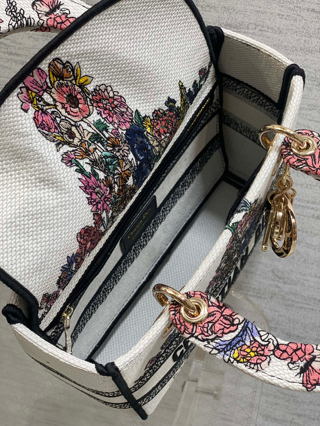 DIOR 25S SMALL LADY D-LITE BAG 24 IN WHITE RED DIOR STAR EMBROIDERY