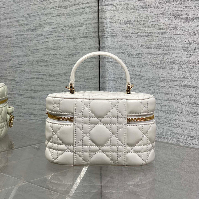 DIOR 26S MINI VANITY 17 IN WHITE LAMBSKIN
