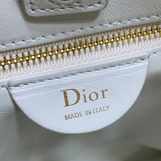 DIOR 26S TRIANON BAG 18 IN WHITE LAMBSKIN