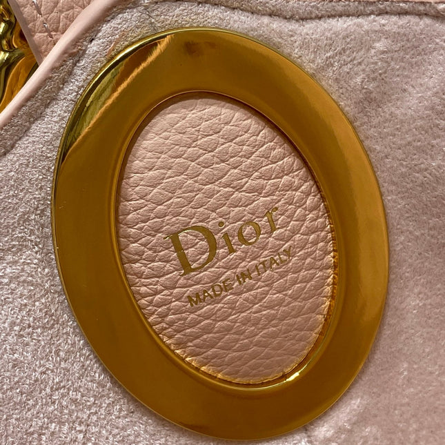 DIOR 26S MEDAILLON BUCKET BAG 26 IN LIGHT PINK CALFSKIN