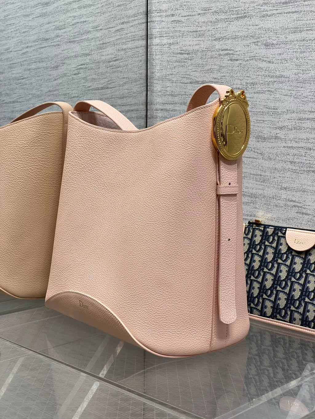 DIOR 26S MEDAILLON BUCKET BAG 26 IN LIGHT PINK CALFSKIN