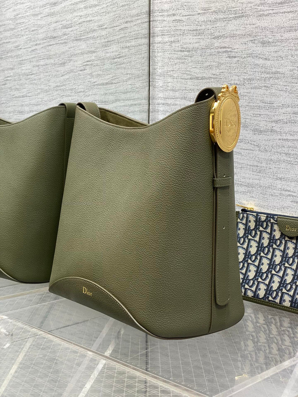 DIOR 26S MEDAILLON BUCKET BAG 26 IN MOSS GREEN CALFSKIN