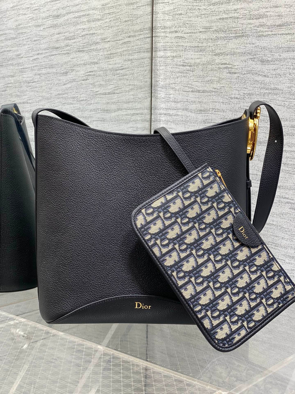 DIOR 26S MEDAILLON BUCKET BAG 26 IN BLACK CALFSKIN