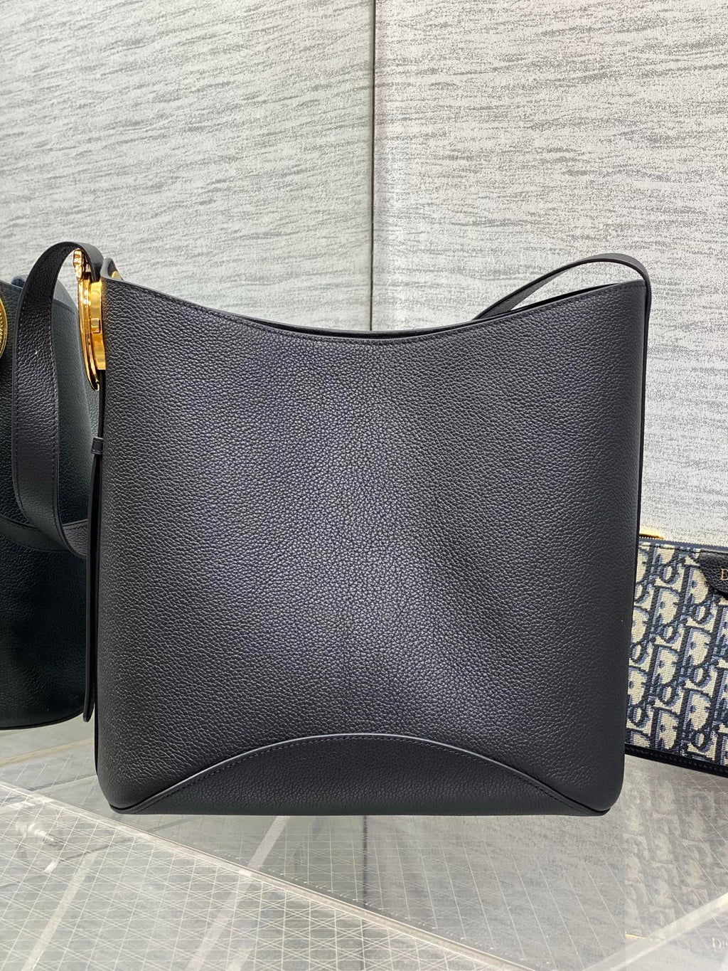 DIOR 26S MEDAILLON BUCKET BAG 26 IN BLACK CALFSKIN