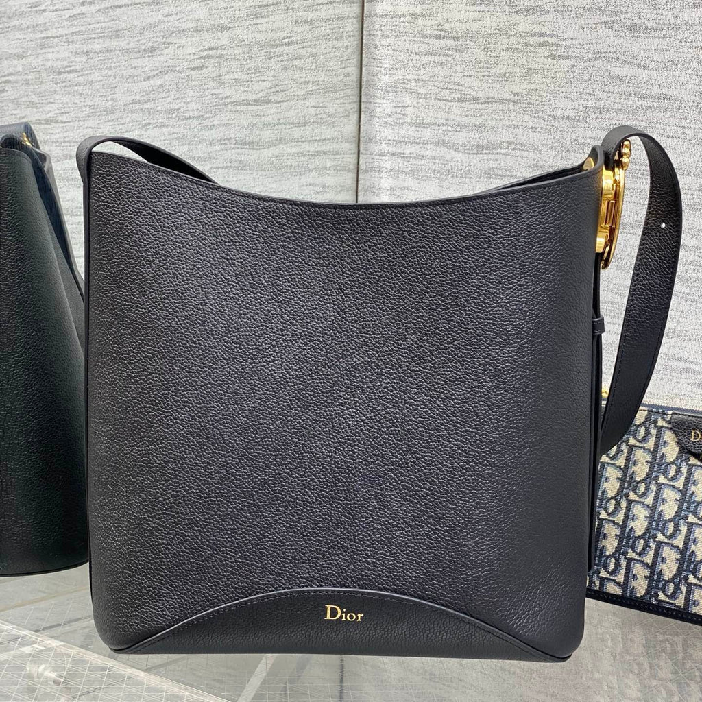 DIOR 26S MEDAILLON BUCKET BAG 26 IN BLACK CALFSKIN