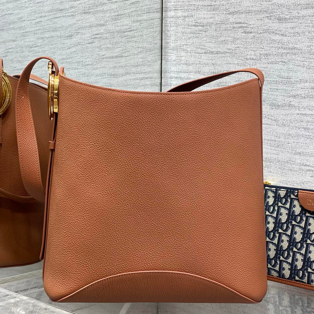 DIOR 26S MEDAILLON BUCKET BAG 26 IN LIGHT BROWN CALFSKIN