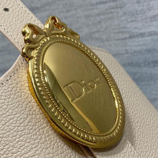 DIOR 26S MEDAILLON BUCKET BAG 26 IN BEIGE CALFSKIN