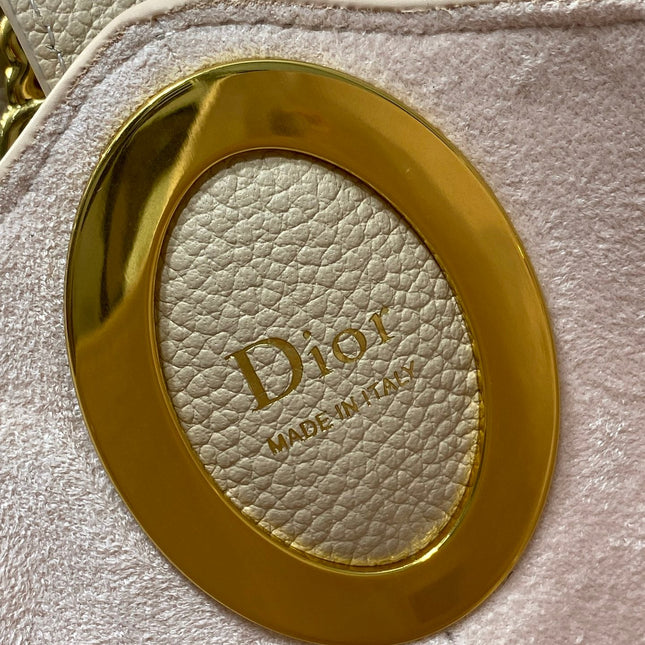 DIOR 26S MEDAILLON BUCKET BAG 26 IN BEIGE CALFSKIN