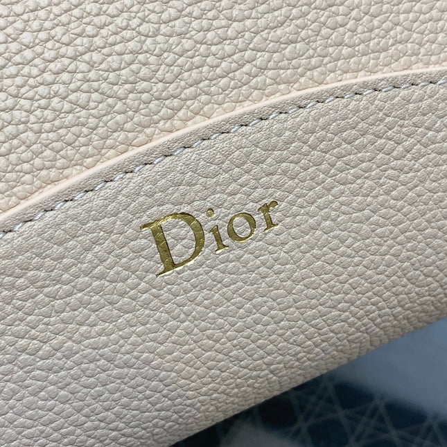 DIOR 26S MEDAILLON BUCKET BAG 26 IN BEIGE CALFSKIN