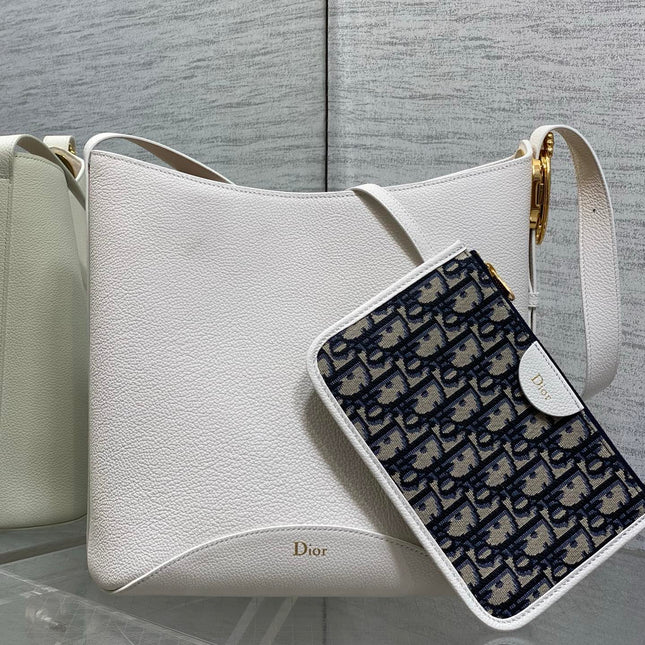 DIOR 26S MEDAILLON BUCKET BAG 26 IN WHITE CALFSKIN
