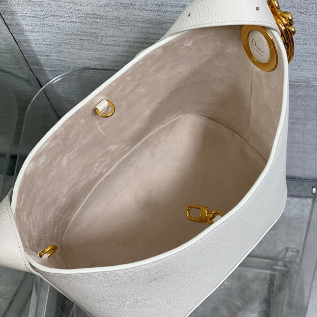 DIOR 26S MEDAILLON BUCKET BAG 26 IN WHITE CALFSKIN